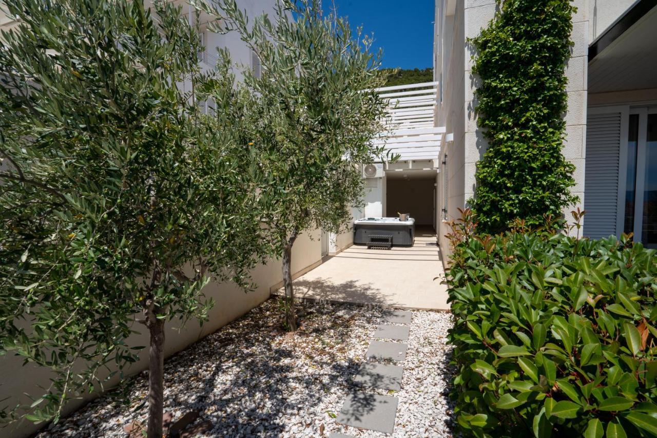 Apartments Villa Azzurra Bol Exterior foto